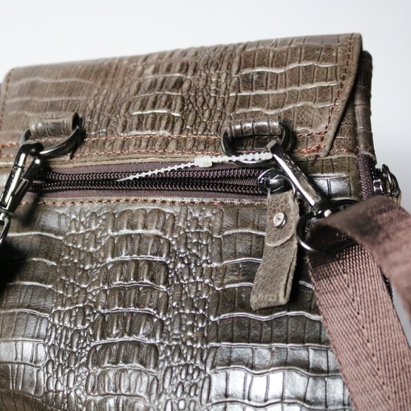 Small Messenger Bag Crossbody Purse Faux Croc Alligator Leather Brown Textured - Picture 4 of 11